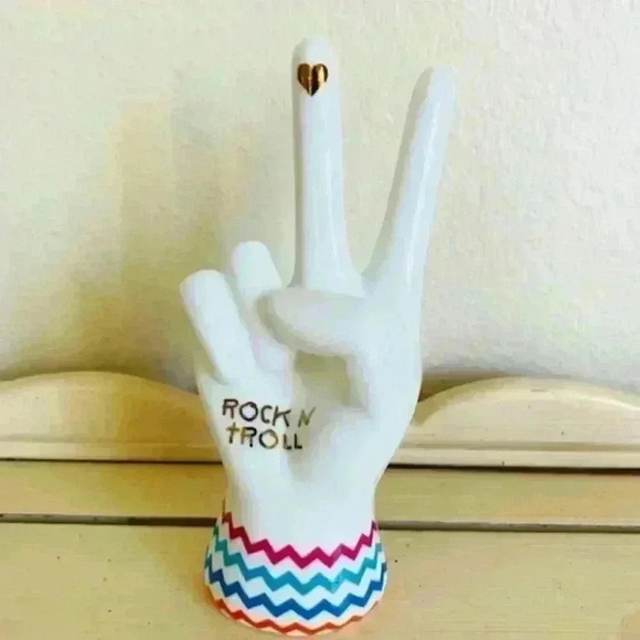 Betsey Johnson Peace Sign Ring Jewelry Stand Trolls Kitsch Rock N Roll F… - Picture 1 of 5